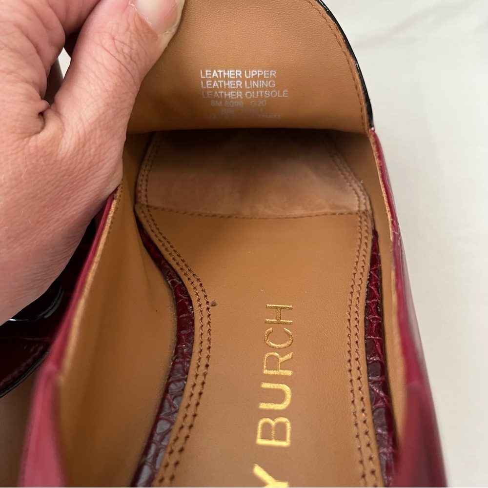 Tory Burch Women's Croc Embossed Loafers with Gold Charm Size 8 - Picture 7 of 12